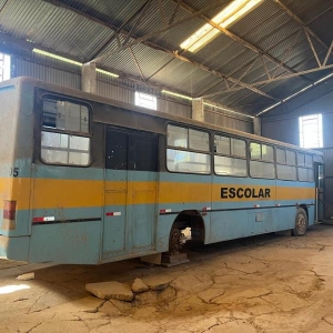 LOTE 016 - Ônibus VW / 16.180 CO, ano/modelo 1996/1996, placa IEP7758. Avaliado em R$ 2.600,00.