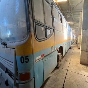 LOTE 016 - Ônibus VW / 16.180 CO, ano/modelo 1996/1996, placa IEP7758. Avaliado em R$ 2.600,00.
