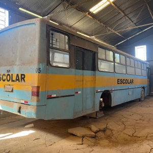 LOTE 016 - Ônibus VW / 16.180 CO, ano/modelo 1996/1996, placa IEP7758. Avaliado em R$ 2.600,00.