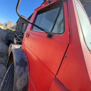 LOTE 017 - Caminhão VW/15.180, ano/modelo 2002/2002, placa IKU9158. Avaliado em R$ 800,00.