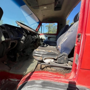 LOTE 017 - Caminhão VW/15.180, ano/modelo 2002/2002, placa IKU9158. Avaliado em R$ 800,00.