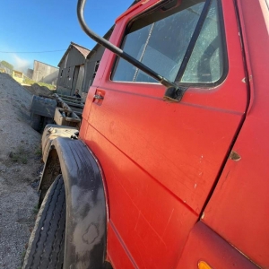 LOTE 017 - Caminhão VW/15.180, ano/modelo 2002/2002, placa IKU9158. Avaliado em R$ 800,00.