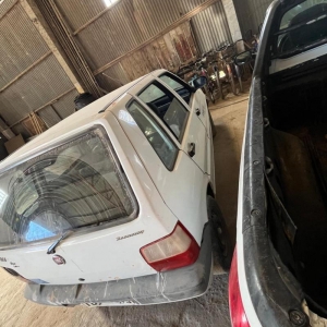 LOTE 021 - Veículo Fiat/ Uno Mille Economy, ano/modelo 2013/2013, placa IUV8545. Avaliado em R$ 3.500,00.