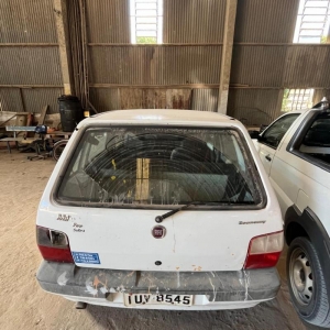 LOTE 021 - Veículo Fiat/ Uno Mille Economy, ano/modelo 2013/2013, placa IUV8545. Avaliado em R$ 3.500,00.