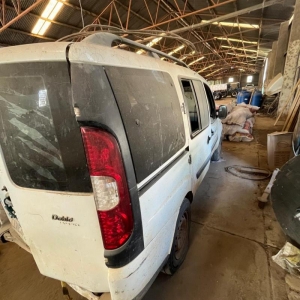 LOTE 022 - Veículo Fiat/ Doblô Essence 1.8, ano/modelo 2014/2015, placa IWE3F28. Avaliado em R$ 3.500,00