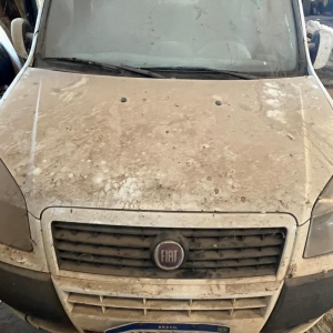 LOTE 022 - Veículo Fiat/ Doblô Essence 1.8, ano/modelo 2014/2015, placa IWE3F28. Avaliado em R$ 3.500,00