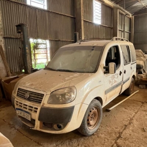 LOTE 022 - Veículo Fiat/ Doblô Essence 1.8, ano/modelo 2014/2015, placa IWE3F28. Avaliado em R$ 3.500,00