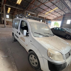 LOTE 023 - Veículo Fiat/ Doblô Essence 1.8, ano/modelo 2011/2012, placa ISM4451. Avaliado em R$ 3.500,00.