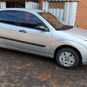 LOTE 003 - I/Ford Focus 1.6 Flex HA, placa IQA 9641, prata, ano/modelo 2009