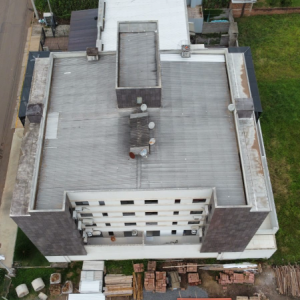 LOTE 001 - Apartamento n° 502 com área real privativa de 174,42m² + Box de Estacionamento n° 103 com área real privativa de 33,83m²,  localizados no Edifício Solar de Fátima, sito a Rua 21 de Abril, n° 398, Roca Sales/RS