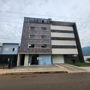 LOTE 001 - Apartamento n° 502 com área real privativa de 174,42m² + Box de Estacionamento n° 103 com área real privativa de 33,83m²,  localizados no Edifício Solar de Fátima, sito a Rua 21 de Abril, n° 398, Roca Sales/RS