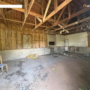 LOTE 001 - Área de 24.200,00m², contendo um pavilhão industrial com aproximadamente 617,25m² e um escritório com aproximadamente 140,00m², situada na Linha Cedro, Palmas, Encantado/RS
