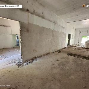 LOTE 001 - Área de 24.200,00m², contendo um pavilhão industrial com aproximadamente 617,25m² e um escritório com aproximadamente 140,00m², situada na Linha Cedro, Palmas, Encantado/RS