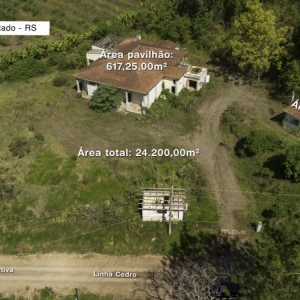 LOTE 001 - Área de 24.200,00m², contendo um pavilhão industrial com aproximadamente 617,25m² e um escritório com aproximadamente 140,00m², situada na Linha Cedro, Palmas, Encantado/RS