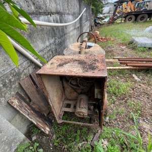 LOTE 003 - Uma betoneira. Avaliada em R$ 80,00