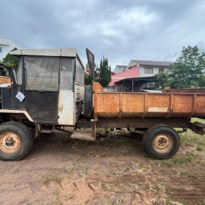 LOTE 004 - Tração caminhão/trator Tramontini/ CTT 1600B, ano/modelo 1993/1993, placa IHI7043. Avaliado em R$ 3.500,00.