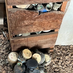 LOTE 010 - Lote composto por diversos hidrômetros. Avaliado em R$ 50,00