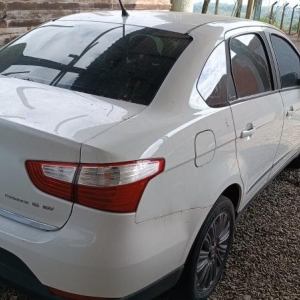 LOTE 001 - Fiat/Siena Essence 1.6, placa IVT 5202, branco, ano/modelo 2014/2015