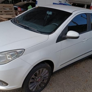 LOTE 001 - Fiat/Siena Essence 1.6, placa IVT 5202, branco, ano/modelo 2014/2015