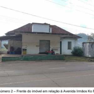 LOTE 008 - Área de 11.888,22m², contendo uma edificação de alvenaria com aproximadamente 280,00m², situada na Avenida Irmãos Ko Freitag, s/n (em frente ao imóvel de número 147), no centro da cidade de Maratá/RS