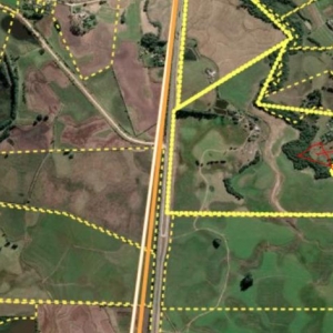 LOTE 002 - Fração ideal de 33,33333% (correspondendo a 2,4 hectares – R.3-3736) de uma parte de terras situada no lugar denominado Costa do Arroio Ribeiro, em Passo da Estância, município de Barra do Ribeiro/RS