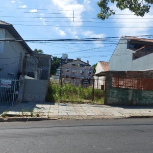 LOTE 009 - Prédio de Madeira em  Porto Alegre/RS