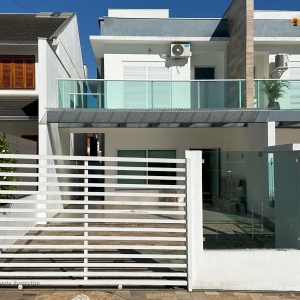 LOTE 001 - Sobrado Residencial de Alvenaria n° 01, com área real privativa e área real total de 165,94m², no CONDOMÍNIO RESIDENCIAL ESTEVÃO, localizado na Rua Reinhold Lottermann, n° 850, bairro Moinhos D’Água, Lajeado/RS