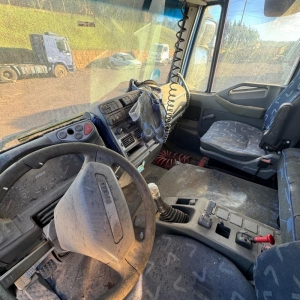 LOTE 005 - Iveco/Cursor 450E33T, placa CVN 5J12, ano/modelo 2011