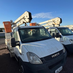 LOTE 012 - Iveco/Daily 45S17CS, placa IVW 3310, ano/modelo 2014, com carroceria e guindaste