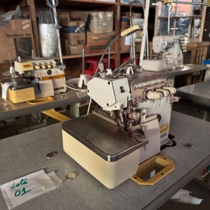 LOTE 022 - Quatro máquinas de costura overlock