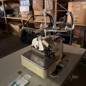 LOTE 022 - Quatro máquinas de costura overlock