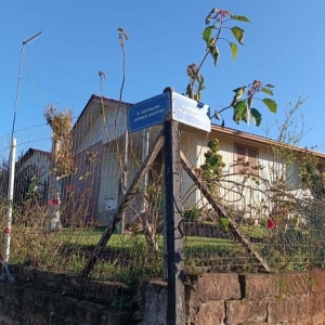 LOTE 012 - Área de 363,02m², contendo um prédio residencial de alvenaria e madeira com 106,61m², localizado na Rua Henrique Felippe Musskopf esquina com a Rua Reinaldo Affonso Augustin, bairro Canabarro, Teutônia/RS