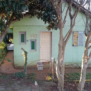 LOTE 012 - Área de 363,02m², contendo um prédio residencial de alvenaria e madeira com 106,61m², localizado na Rua Henrique Felippe Musskopf esquina com a Rua Reinaldo Affonso Augustin, bairro Canabarro, Teutônia/RS