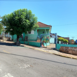 LOTE 002 - Fração ideal de 11,11% de um terreno de 181,70m², com uma casa de madeira com 55,55m², localizada na rua 20 de Maio, n° 852, bairro Alto da Bronze, Estrela/RS