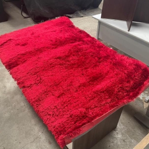 LOTE 005 - Tapete 90x160 vermelho