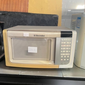 LOTE 012 - TV 32" AOC, Geladeira Cônsul, Micro-ondas, Purificador de água, Balança até 40kg