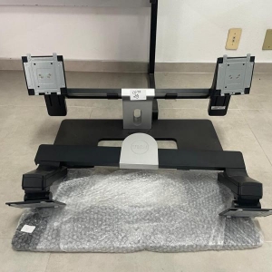 LOTE 029 - Dois Monitores Dell 23" e Dois Suportes Dell para dois monitores