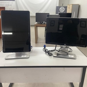 LOTE 030 - Dois Monitores HP 22" W2207H