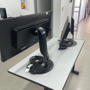 LOTE 032 - Dois Monitores Philips 29" Full HD
