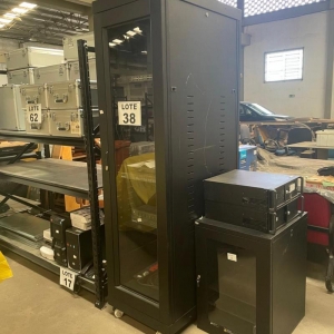 LOTE 038 - Rack para servidor - Grande e um Rack para servidor - Pequeno
