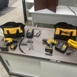 LOTE 046 - Duas Furadeira/Parafusadeira Dewalt 12v