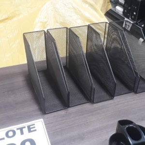 LOTE 060 - Mesa dois lados , Mesa MDF em L, Gaveteiro