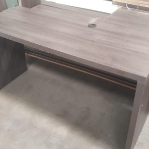 LOTE 060 - Mesa dois lados , Mesa MDF em L, Gaveteiro