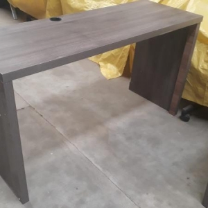 LOTE 060 - Mesa dois lados , Mesa MDF em L, Gaveteiro