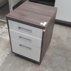 LOTE 060 - Mesa dois lados , Mesa MDF em L, Gaveteiro