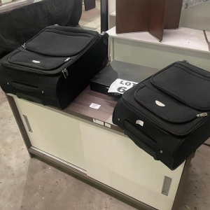 LOTE 064 - 02 Malas de viagem semi rígida e Maleta em alumínio com divisórios