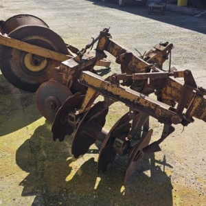 LOTE 001 - UMA TAIPADERA MARCA BOELTER