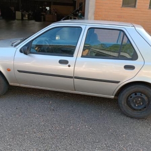 LOTE 001 - Ford/Fiesta GL Class, placa IJO 3J86, prata, ano/modelo 2000