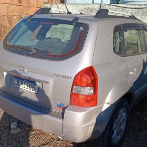 LOTE 002 - I/Hyundai Tucson GLS 20L, placa JCR 1I05, prata, ano/modelo 2009/2010