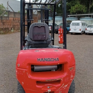 LOTE 003 - Empilhadeira marca HANGCHA, diesel, modelo CPCD25-AG2, torre de três metros duplex, garfos de 1.070mm, pneumática, série G5BAN2998